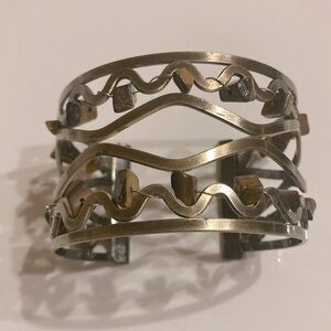 Cuff stone bracelet